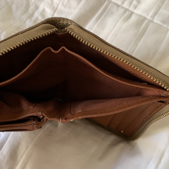 Fossil Gold Zip Bifold Wallet - Picture 12 of 13